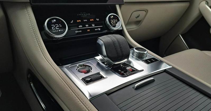 Jaguar F-Pace cena 329000 przebieg: 12000, rok produkcji 2022 z Supraśl małe 781